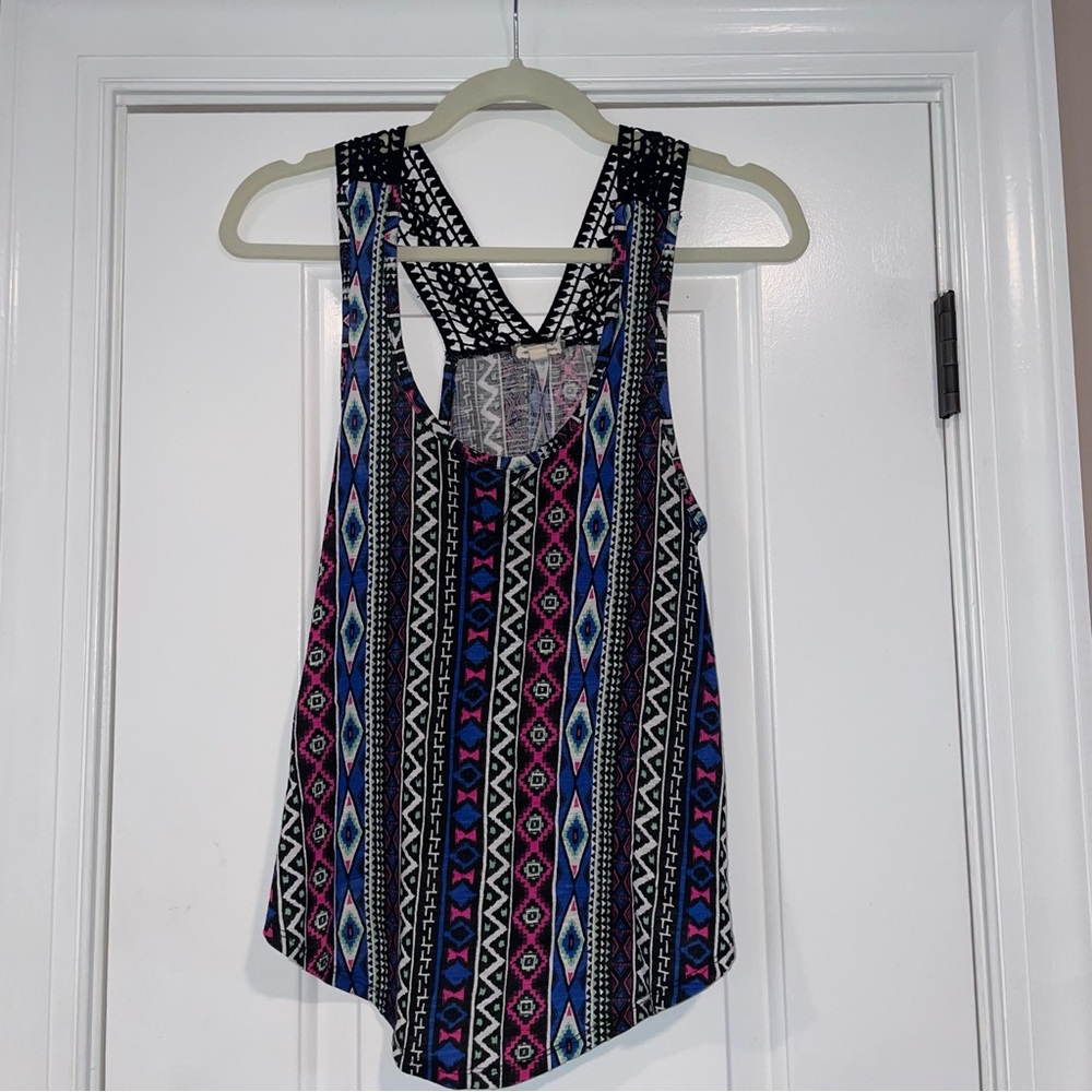 Patterned Tank Top - Picture 2 of 3